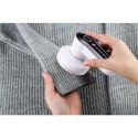 Singer Lint Remover 22001500206 White Battery powered Singer Lint Remover 22001500206 White Battery powered